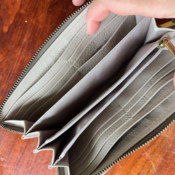 Fossil Gray Leather Zippered Wallet With Wristlet Strap - Picture 6 of 8